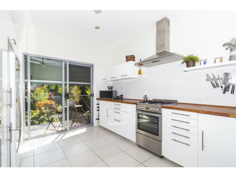 4 Dalpura Street, Macleay Island QLD 4184