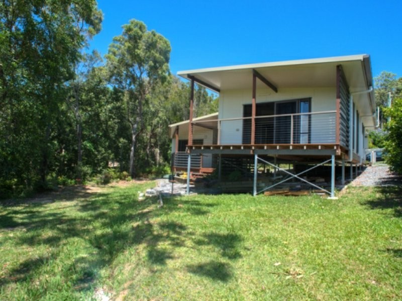 18 Cowes Street, Macleay Island QLD 4184