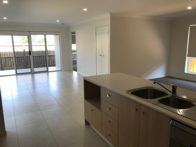 6 Swansea Circuit, Redland Bay QLD 4165