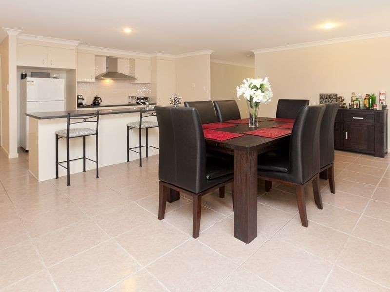 35 LAKES ENTRANCE DRIVE, Springfield Lakes QLD 4300