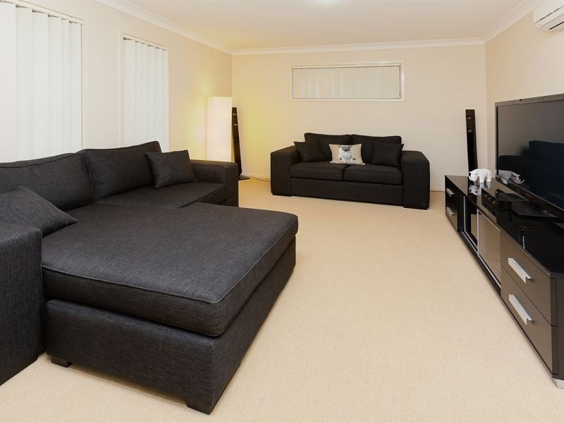 35 LAKES ENTRANCE DRIVE, Springfield Lakes QLD 4300