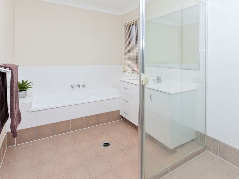 35 LAKES ENTRANCE DRIVE, Springfield Lakes QLD 4300