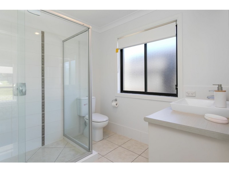 20 Cole Street, Redland Bay QLD 4165