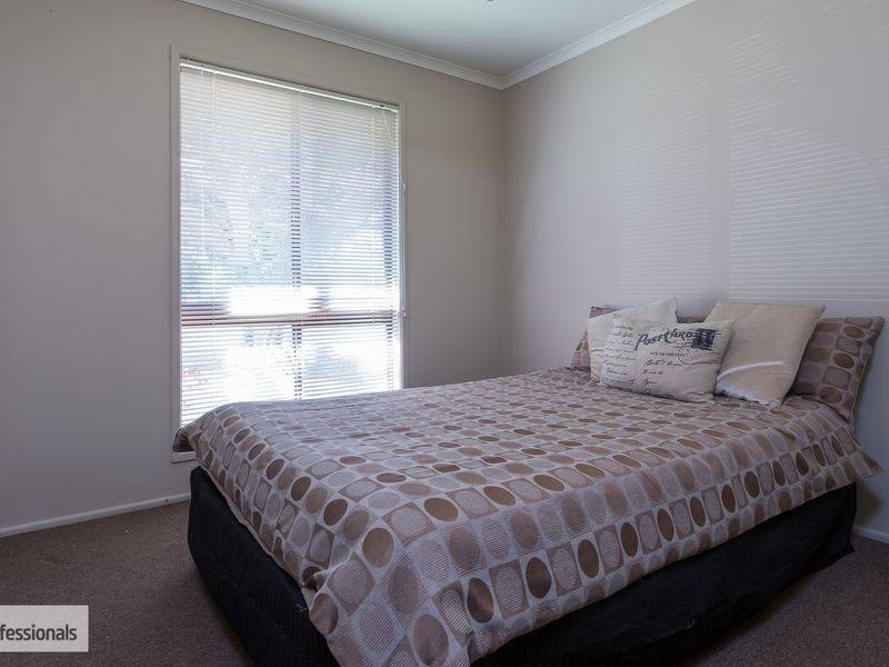 27 Phillip St, Redland Bay QLD 4165