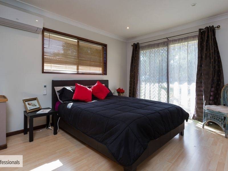 27 Phillip St, Redland Bay QLD 4165