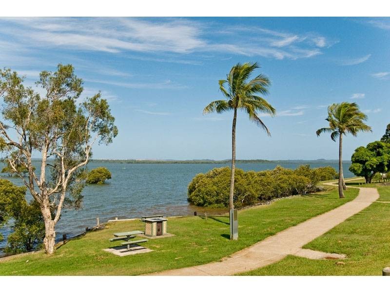 15 Esplanade, Redland Bay QLD 4165