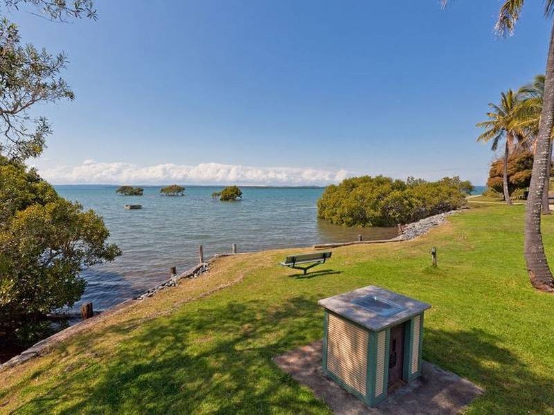 15 Esplanade, Redland Bay QLD 4165