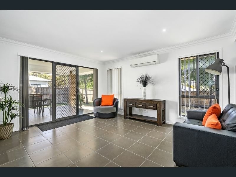 2 Tomarah Court, Redland Bay QLD 4165