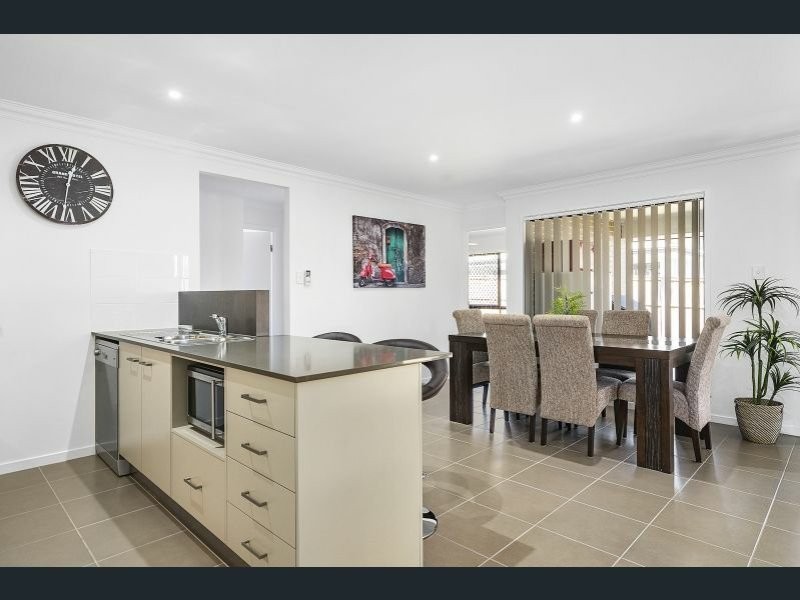 2 Tomarah Court, Redland Bay QLD 4165