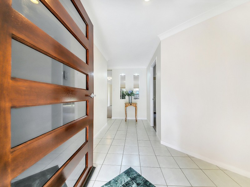 6 Pinelands Circuit, Redland Bay QLD 4165