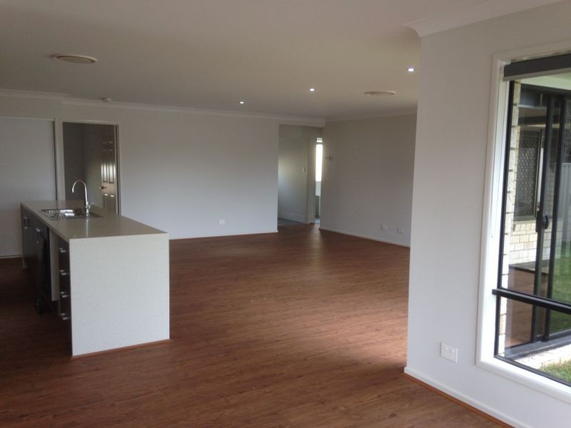 72 EMPEROR DRIVE, Redland Bay QLD 4165