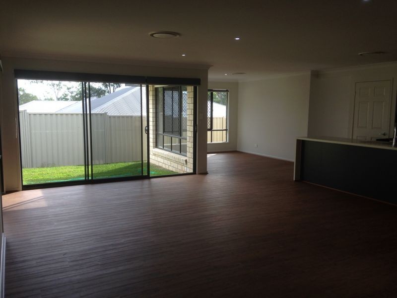 72 EMPEROR DRIVE, Redland Bay QLD 4165