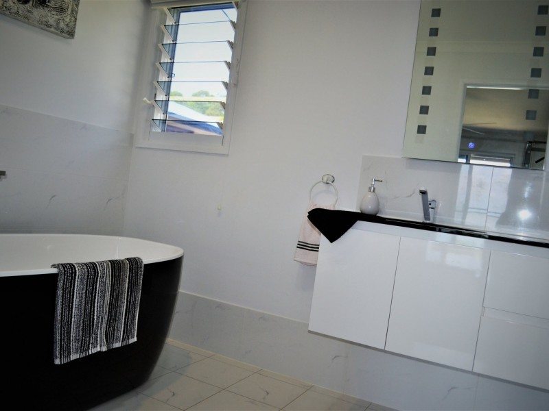 55 Bay Drive, Russell Island QLD 4184