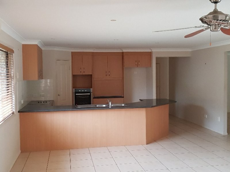 3 Bluefin Court, Redland Bay QLD 4165