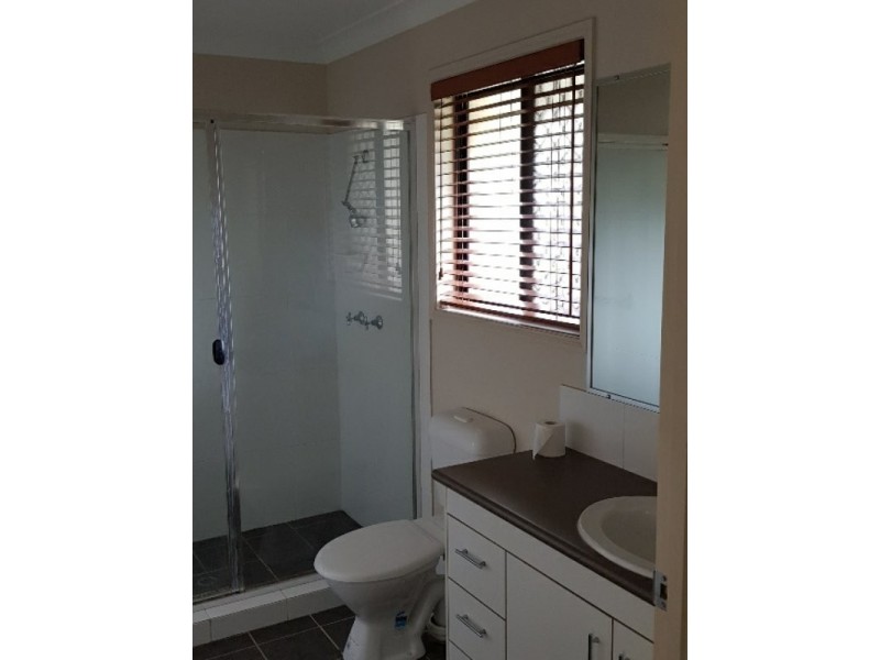 3 Bluefin Court, Redland Bay QLD 4165