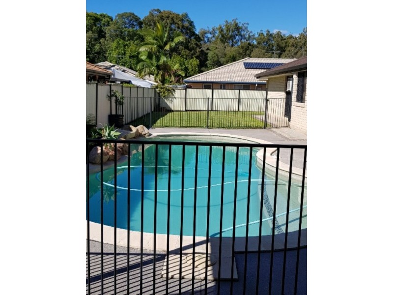 3 Bluefin Court, Redland Bay QLD 4165