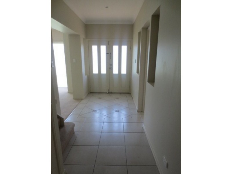 4 Sandy Cove Place, Redland Bay QLD 4165