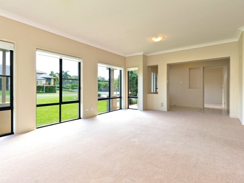 4 Sandy Cove Place, Redland Bay QLD 4165