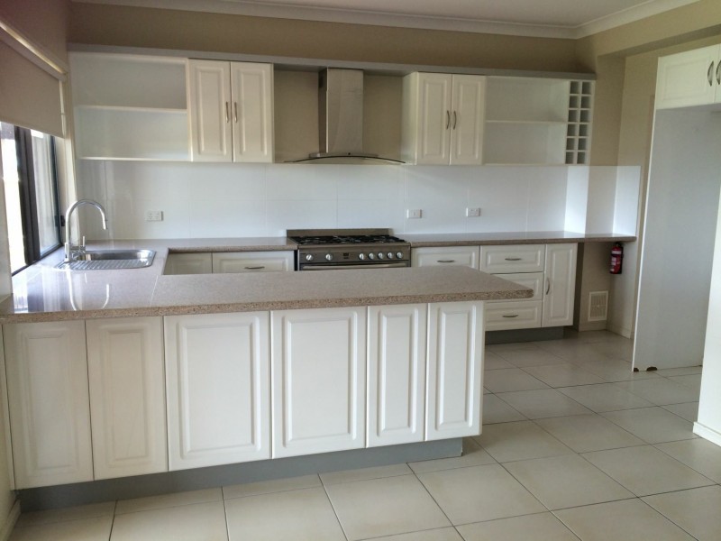 4 Sandy Cove Place, Redland Bay QLD 4165