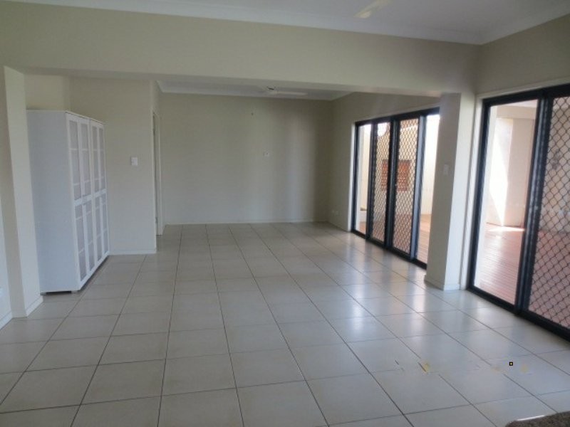 4 Sandy Cove Place, Redland Bay QLD 4165