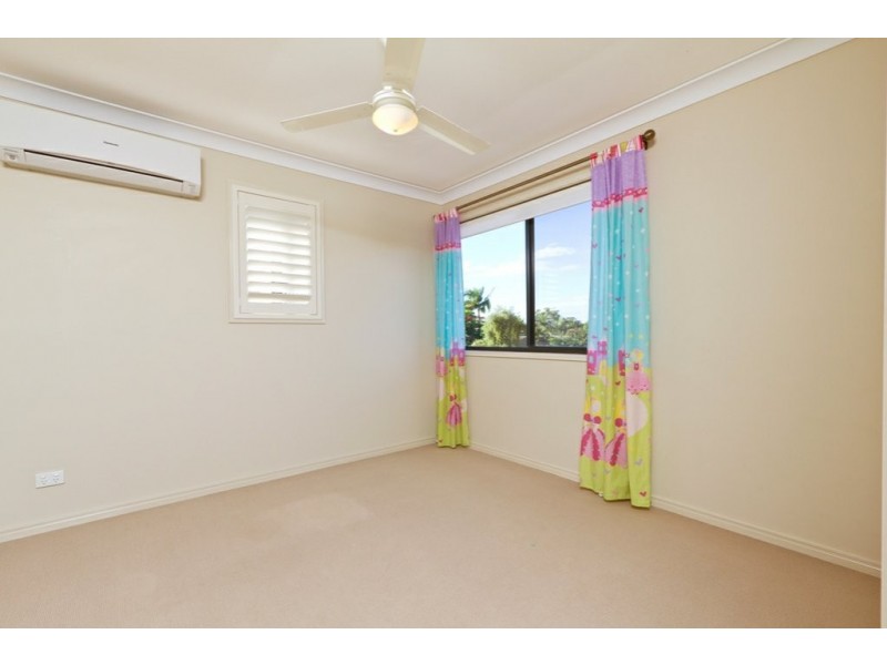 4 Sandy Cove Place, Redland Bay QLD 4165