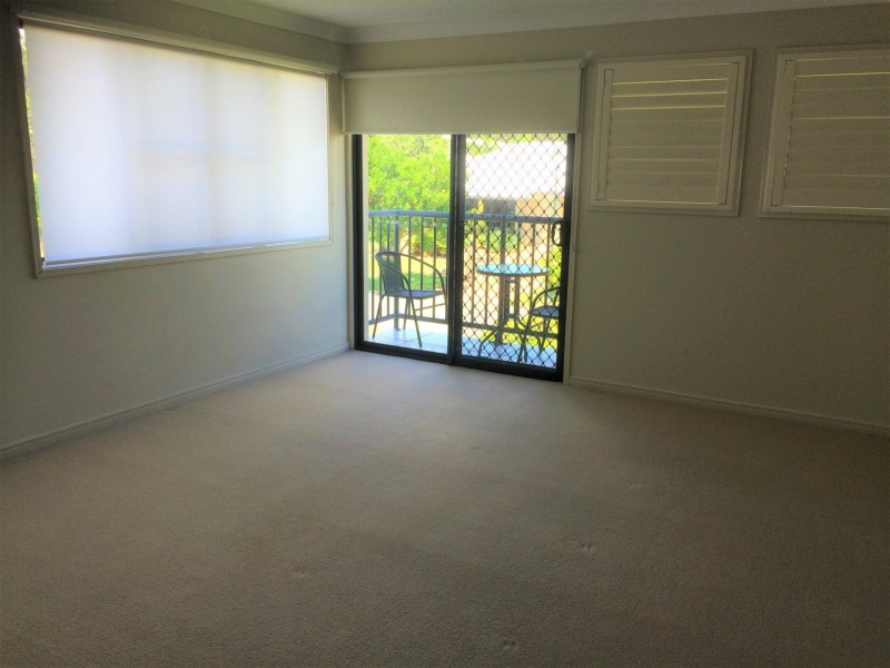 4 Sandy Cove Place, Redland Bay QLD 4165