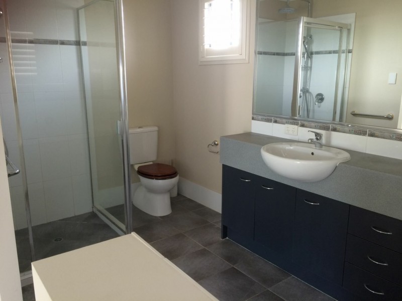 4 Sandy Cove Place, Redland Bay QLD 4165