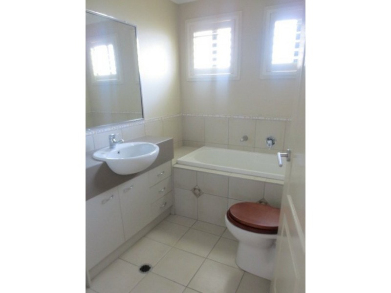 4 Sandy Cove Place, Redland Bay QLD 4165