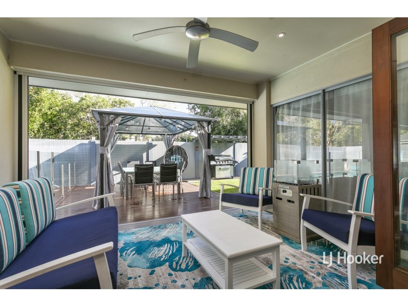 4 Mervyn Crescent, Redland Bay QLD 4165