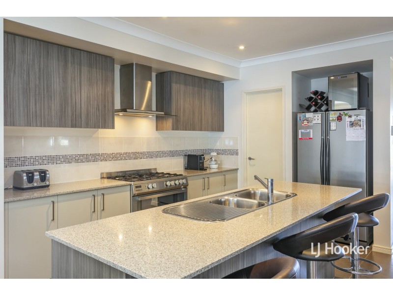 4 Mervyn Crescent, Redland Bay QLD 4165