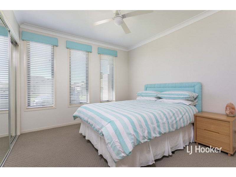 4 Mervyn Crescent, Redland Bay QLD 4165