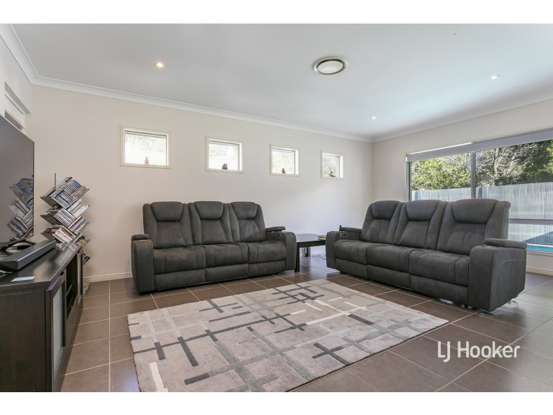 4 Mervyn Crescent, Redland Bay QLD 4165