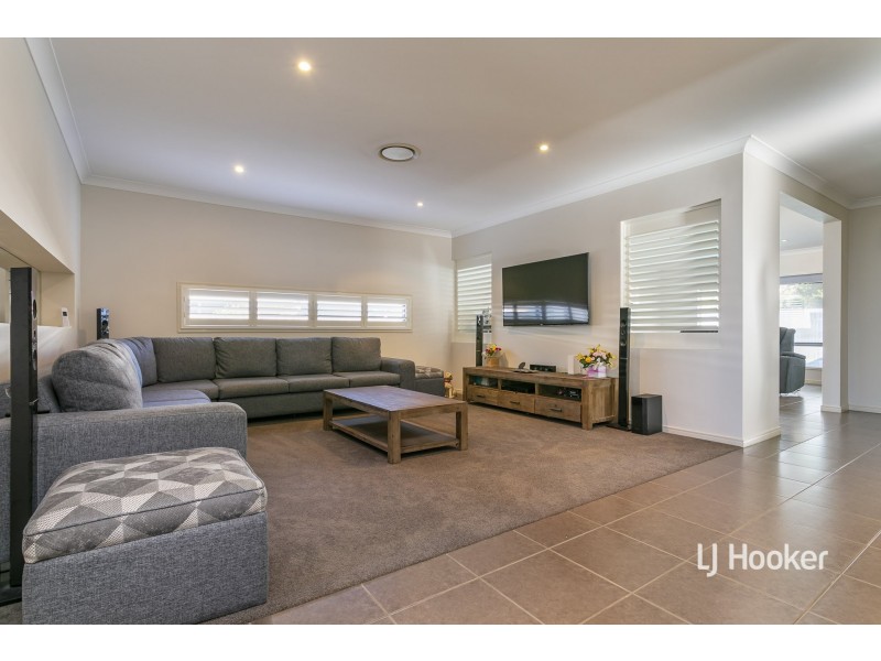 4 Mervyn Crescent, Redland Bay QLD 4165