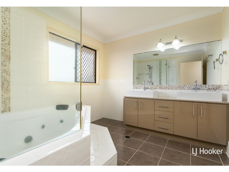 14 Wilohurst Drive, Redland Bay QLD 4165
