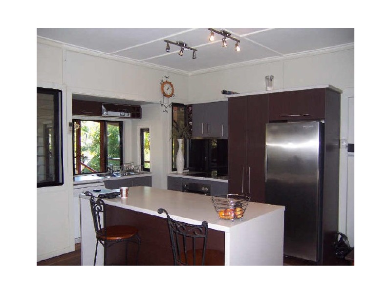 6 Oakland Avenue, Redland Bay QLD 4165