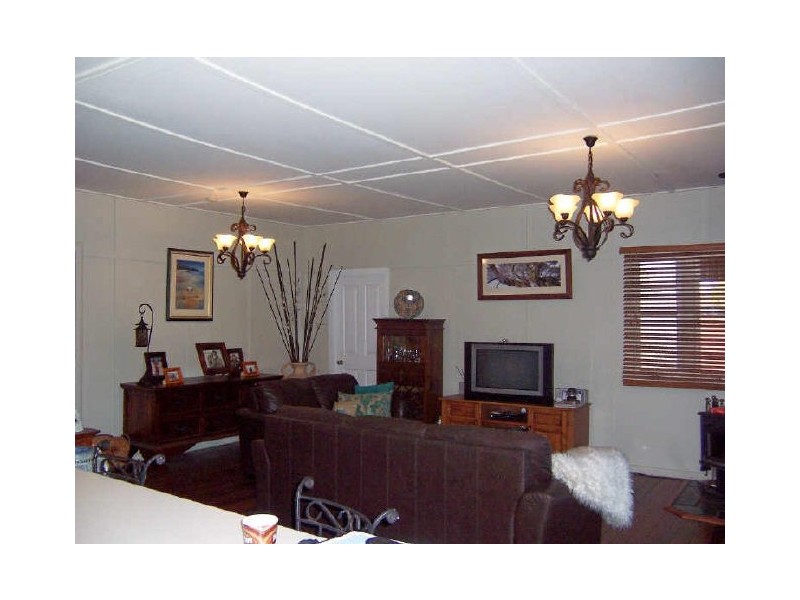 6 Oakland Avenue, Redland Bay QLD 4165