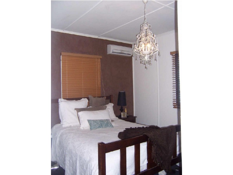 6 Oakland Avenue, Redland Bay QLD 4165