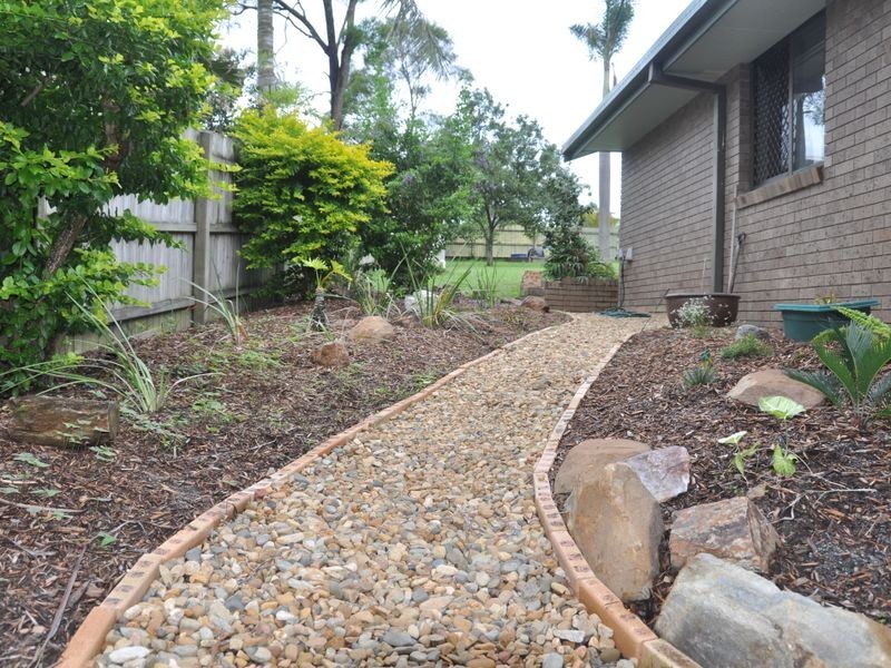 2 BANKSIA STREET, Redland Bay QLD 4165