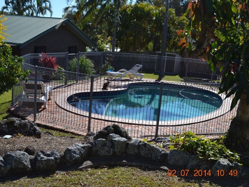 2 BANKSIA STREET, Redland Bay QLD 4165