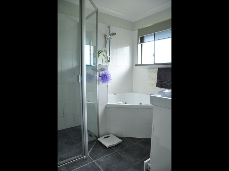2 BANKSIA STREET, Redland Bay QLD 4165