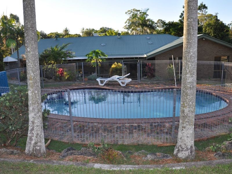 2 BANKSIA STREET, Redland Bay QLD 4165