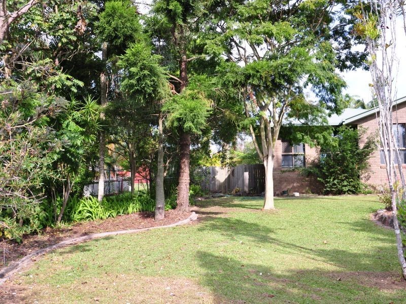 2 BANKSIA STREET, Redland Bay QLD 4165