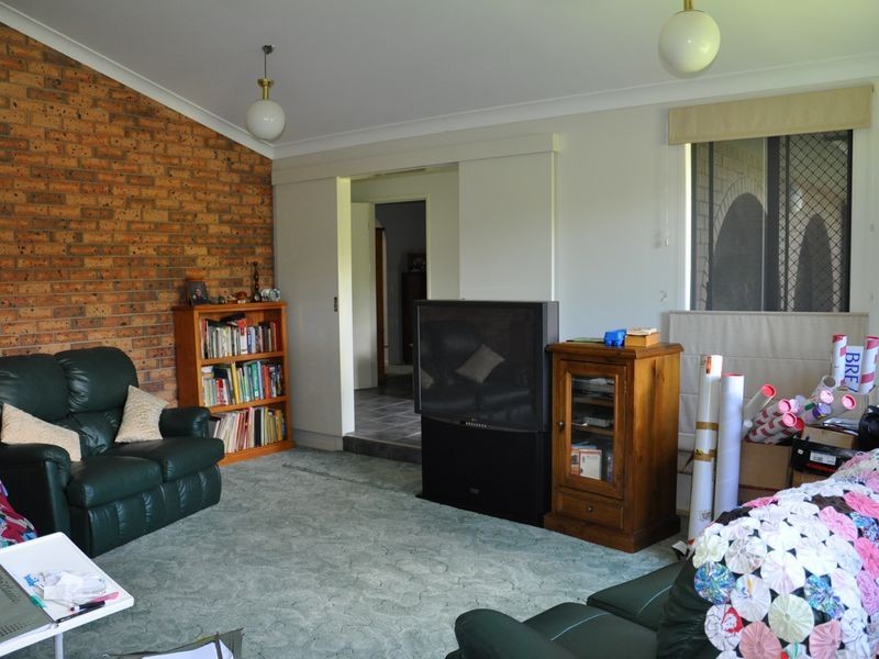 2 BANKSIA STREET, Redland Bay QLD 4165