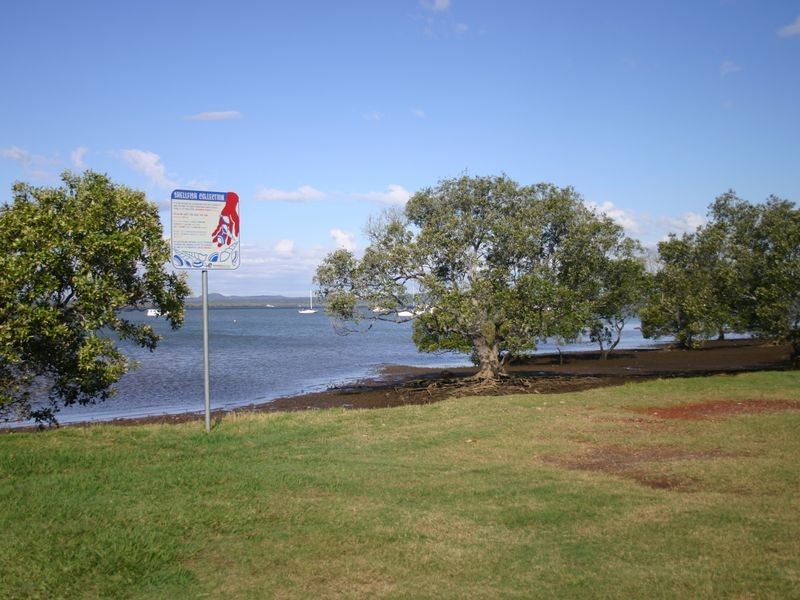 303 ESPLANANDE, Redland Bay QLD 4165