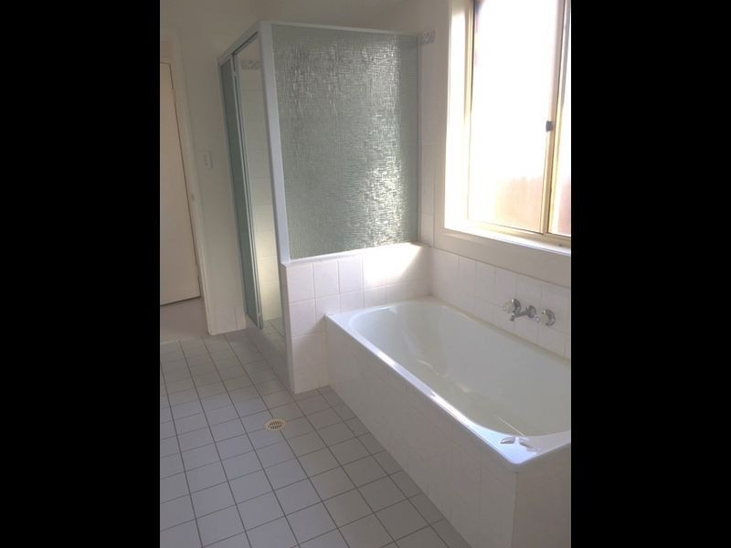 3 SUNNINGDALE DRIVE, Redland Bay QLD 4165