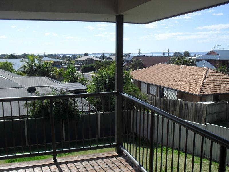 8 Huntly Place, Redland Bay QLD 4165