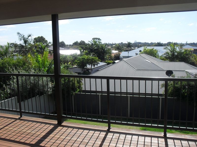 8 Huntly Place, Redland Bay QLD 4165