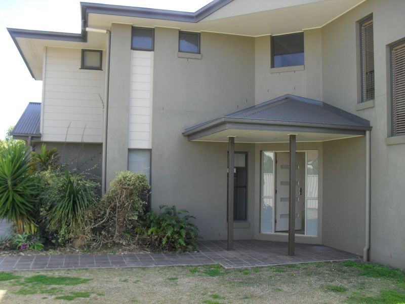 8 Huntly Place, Redland Bay QLD 4165
