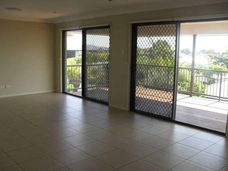 8 Huntly Place, Redland Bay QLD 4165