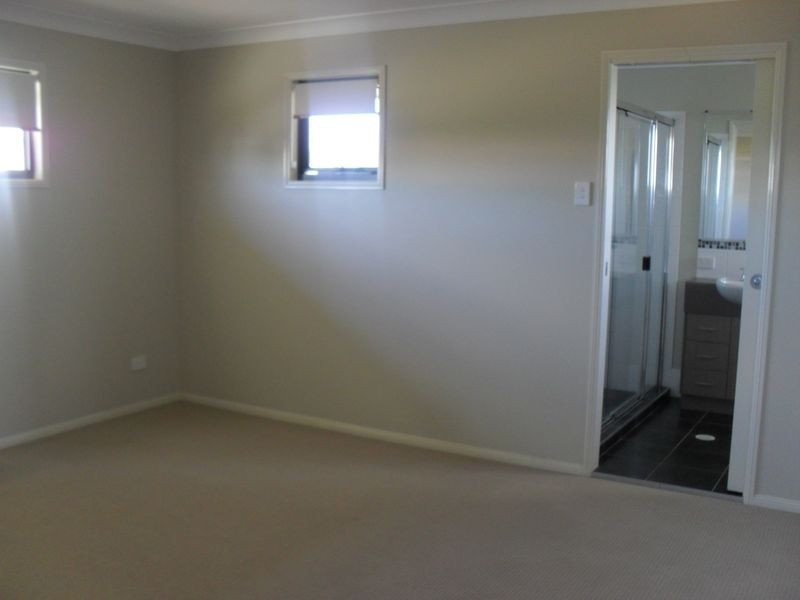 8 Huntly Place, Redland Bay QLD 4165